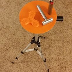 20170606_100046.jpg Free 3D file Tripod Mini Table Top (6")・Model to download and 3D print