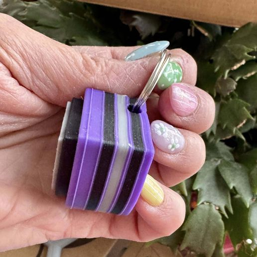 482221950_10221856149832026_7123531568589105719_n.jpg Black Panther Clicker Fidget Keychain