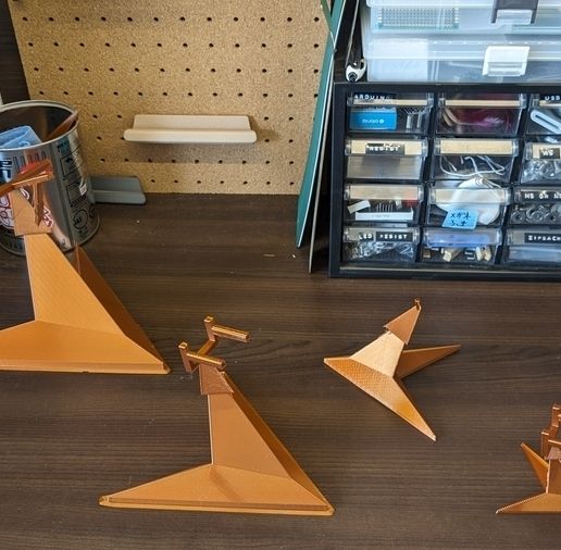 4b7d6b39-8f2b-4fbd-be7c-46c99a523eac.jpg Triangular Pyramid Model Aircraft Stand