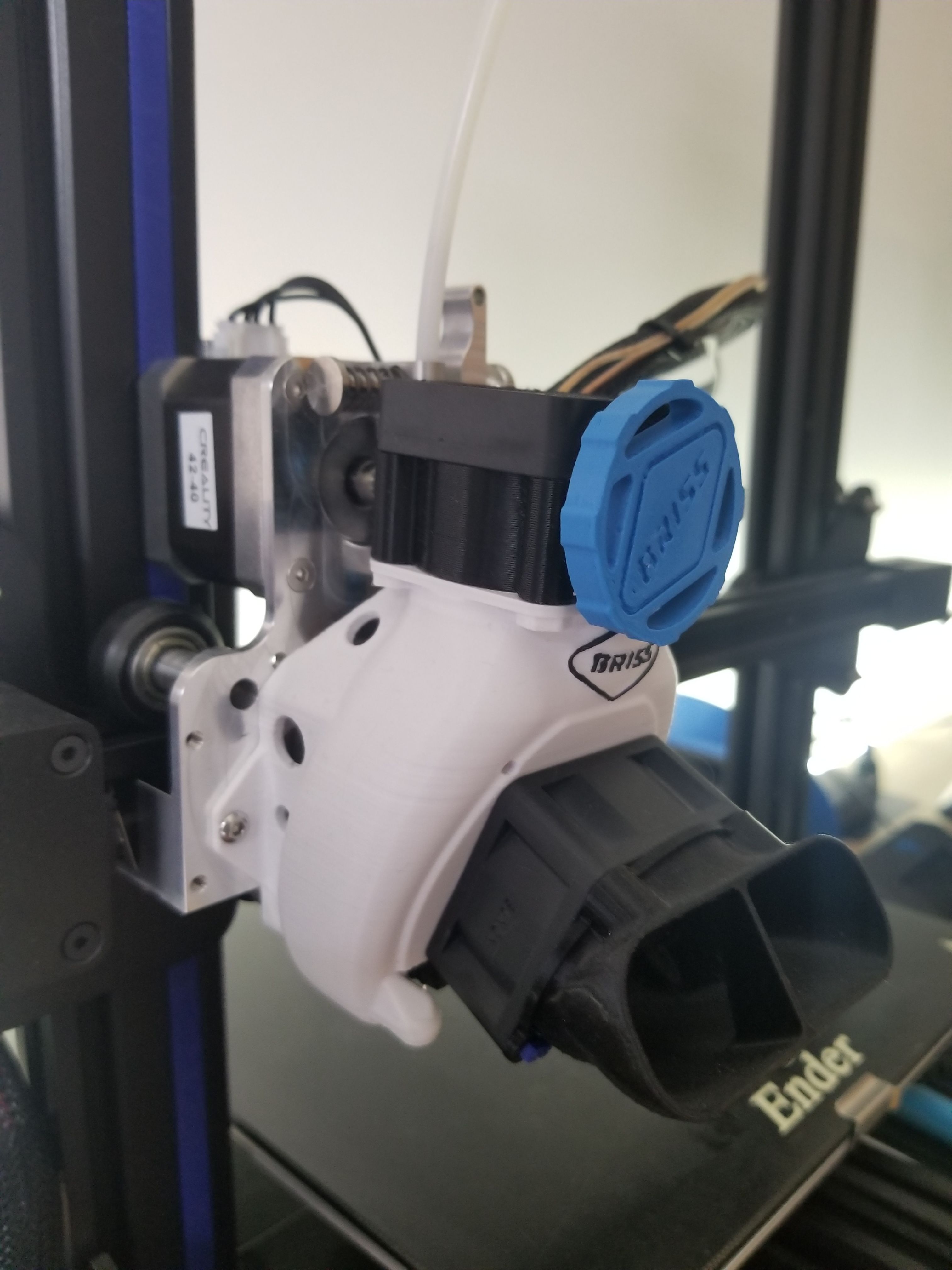 20210318_120332.jpg STL file Ender 3, 3 V2, 3 pro, 3 max, dual 40mm axial fan hot end duct / fang. CR-10, Micro Swiss direct drive and bowden compatible. No support needed for printing・3D print design to download, BrissMoto