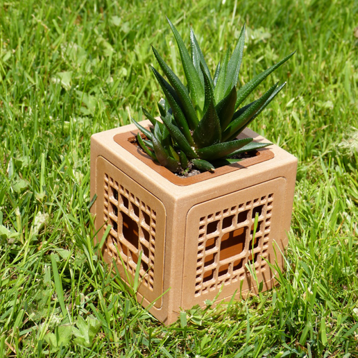 Capture_d_e_cran_2016-07-07_a__10.40.32.png Cubotic Planter - CPL75