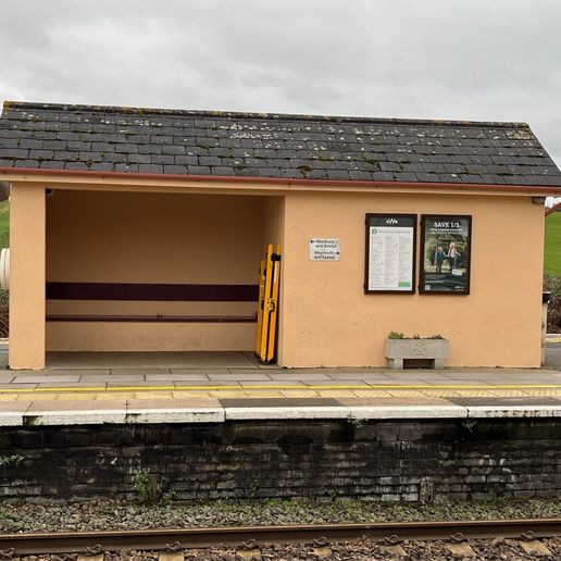 thumbnail_IMG_4373.jpg Model Railway Double Sided Platform Waiting Room