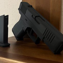 IMG_4878.jpg Glock 19 Gen 5 with movable trigger slide and magazine