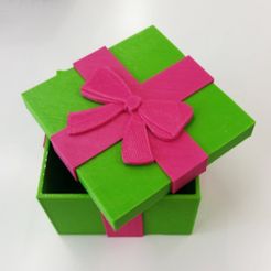 Cadeau.jpg Present box
