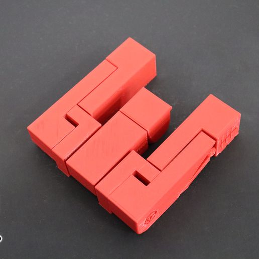 Letter-Robot-E-3DTROOP-Img03.jpg Buchstabe Roboter E