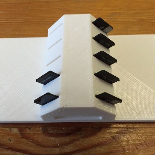 e7474b11776b7c12f8135b95f7c8a03f_display_large.jpg microSD Holder Case for 10 microSDs