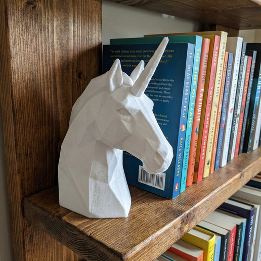 🦄 Low-Poly Unicorn Bookend