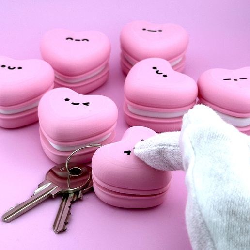 IMG_0347.jpg Clicky heart macaron keychain