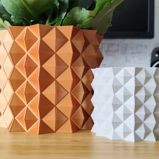 IMG_20230408_003004.jpg 钻石闪耀 - 为您的植物设计花盆和花架