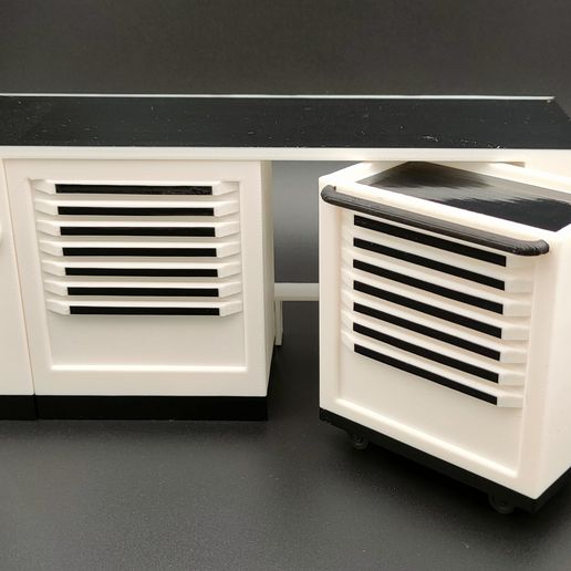 243162918_229415582545777_3167197329628861142_n.jpg Parede da oficina da garagem, modular à escala 1/10