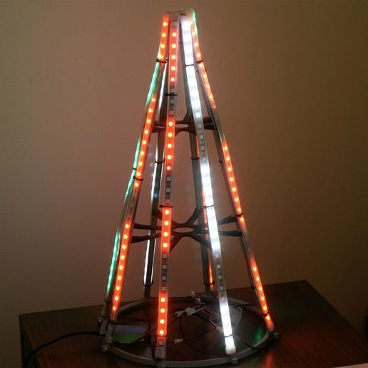 26e87e21-4bab-49c0-b7a5-f37e42b36565.jpg Arbre de Noël avec plume RP2040 Scorpio