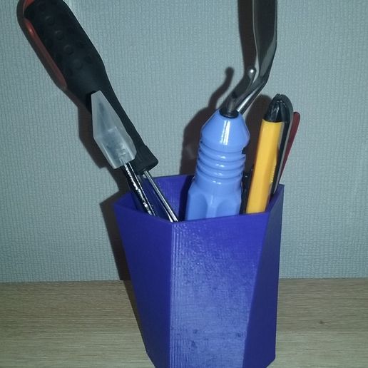 20181201_184301.jpg шестигранный стакан для карандашей