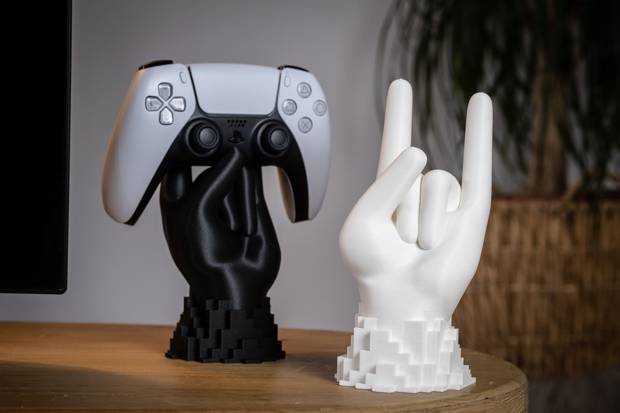 DSCF3389.jpg Download STL file Hand Controller Holder Stand PS5 / Xbox Series / Xbox One • 3D printing template, Holoprops