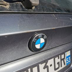 IMG_20230530_194130.jpg BMW e46 tailgate logo holder
