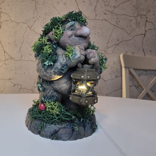 Mosslight Troll with LED Lantern – 12 cm Fantasy Figurine – Paint & Moss Ready