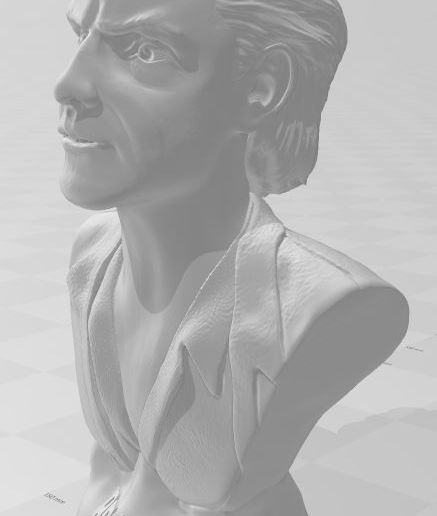 1.JPG Busto Emmett Brown