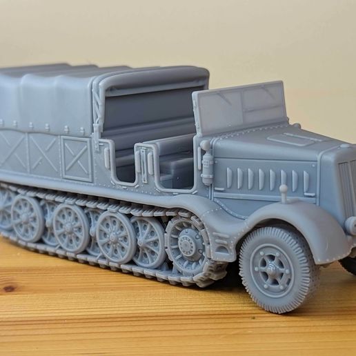 🇩🇪 Half-track Sd.Kfz.9 (Famo) +Crewmen (Germany, WW2)・ 3D