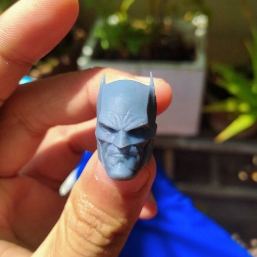 6964312ab60673582a17.jpg Batman head scale 1/12