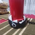 MUG CHOMP: SELF-ADJUSTING COASTER