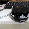 MUG CHOMP: SELF-ADJUSTING COASTER