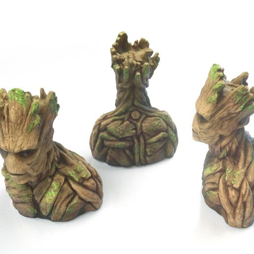 Groot2_display_large.jpg Groot Bust Sculpture