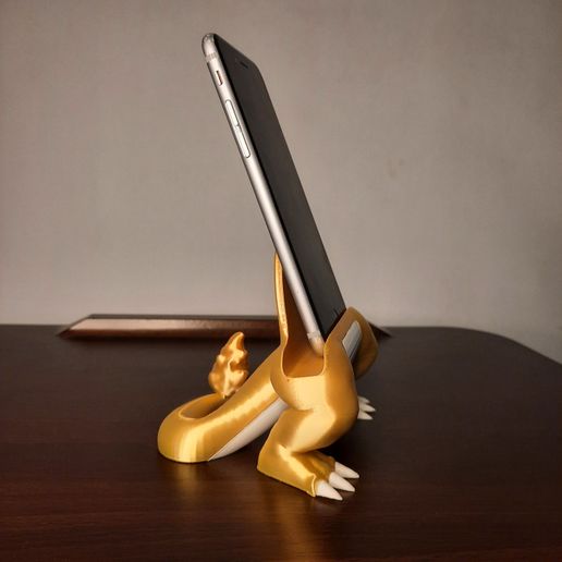 20230120_222726.jpg charizard phone