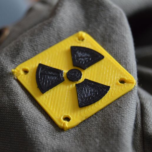 DSC_0221.JPG Plaque de symbole de radiation simple