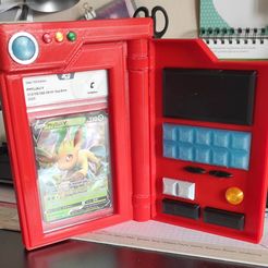 345227081_1262662561010507_2355894526596244621_n.jpg STL-Datei Pokedex Stand Graded Card・3D-Drucker-Vorlage zum herunterladen