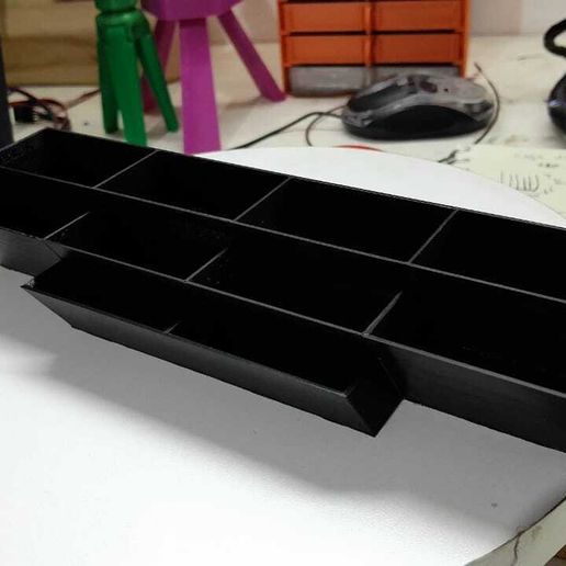 Imagen-de-WhatsApp-2025-04-11-a-las-18.26.25_43b3b16e.jpg Коробка для расчесок машинки для стрижки волос