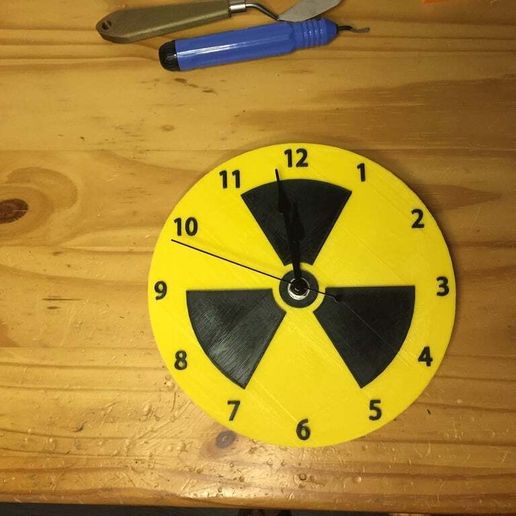 IMG_0550.JPG Radioactive clock