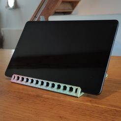 IMG_20210831_145006.jpg Honeycomb tablet stand / Support tablette en nid d'abeilles.