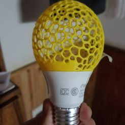44023338_626379007764061_7701544740243636224_o.jpg Fichier 3D gratuit Ampoule LED Voronoï・Modèle imprimable en 3D à télécharger