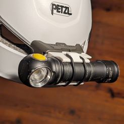 PXL_20240511_003030059.jpg Adaptator Armytek C2 pro Max for Petzl Helmet