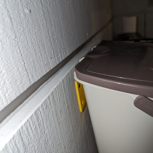 PXL_20240205_080309064.jpg Ontario green bin small bin wall mount Holder