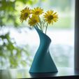 Fluent-Form.jpg Fluent Form – A Vase of Flowing Elegance