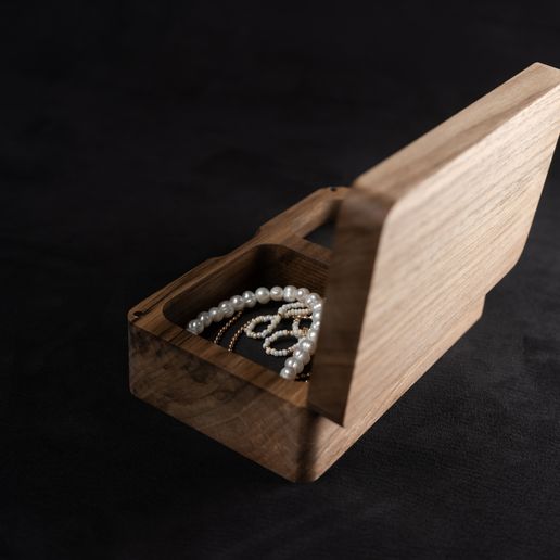 DSC03505.jpg Jewelry Box with Lid | STL File for 3D Printing | Two-Compartment Jewelry Organizer | Wooden Box Design for CNC