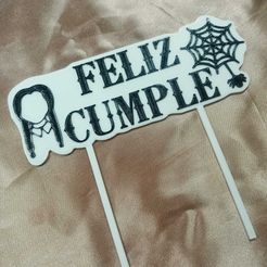 WhatsApp-Image-2023-04-12-at-08.39.19-1.jpeg topper merlina para torta feliz cumple