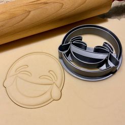 IMG_3275.jpeg Fichier STL Découpeur de biscuits "LOL" Emoji・Plan pour imprimante 3D à télécharger