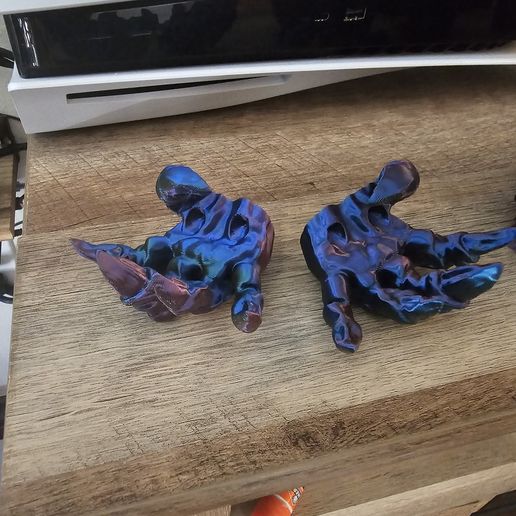 20250413_161518.jpg Dualshock 5 (Playstation 5 controller) wall holder.