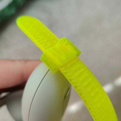 Free STL file Oculus Quest 2 TPU Knuckle Strap・3D printer model to