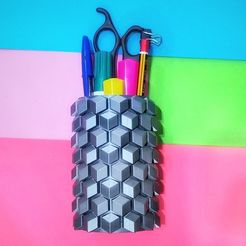 20190716_215251-01.jpeg Fichier 3D PORTE-CRAYON GÉOMÉTRIQUE CUBIQUE・Modèle à télécharger et à imprimer en 3D