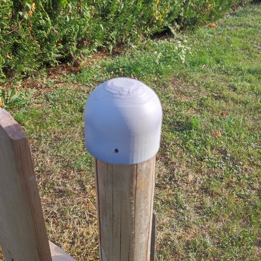 Capuchon de poteau en bois