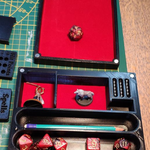 IMG_20190407_194509.jpg Ultimate DnD Box