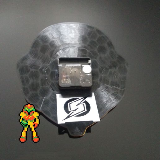 P_20210828_1501211.jpg Metroid-Uhr