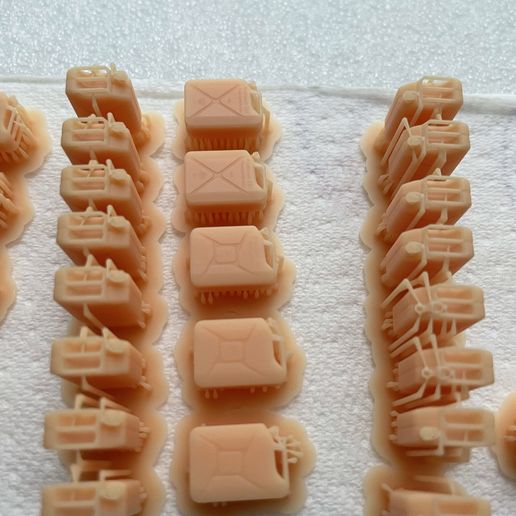 IMG_1411.jpeg 1/35 Wehrmacht jerry can set