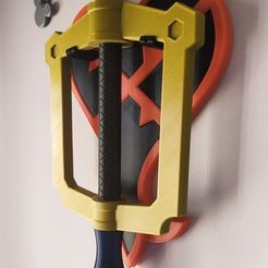 IMG_20210329_145846.jpg Archivo STL gratuito Soporte de pared Adafruit Keyblade Heartless・Idea de impresión 3D para descargar