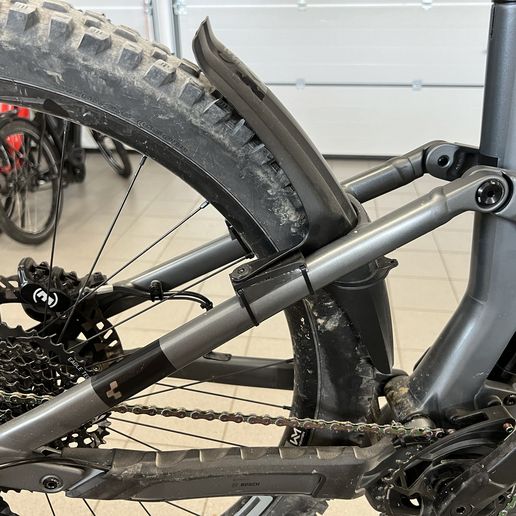 IMG_3641.jpg Mounting adapter for FOX MudGuart 36/38 on the rear triangle or suspension fork