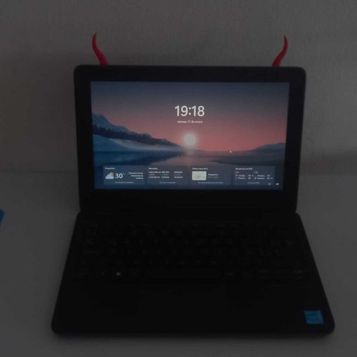 Adorno Cuerno para PC/Netbook 3D model