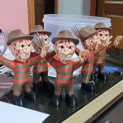 395480223_7102563573108249_1645338039359496684_n.jpg FREDDY KRUEGER - MINIS DE PELICULAS DE TERROR - SIN SOPORTES