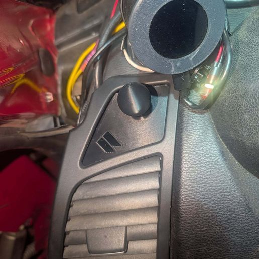 E82 drivers left side vent ram mount